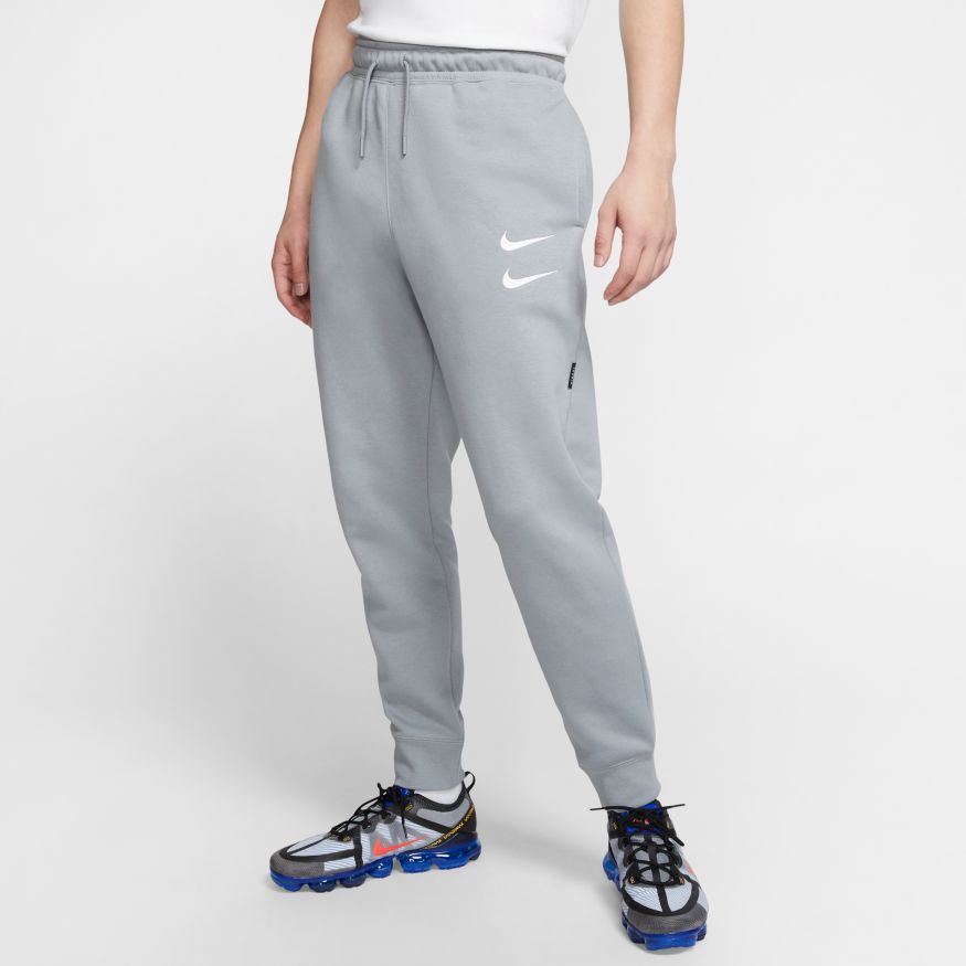Jogging nike hotsell swoosh gris