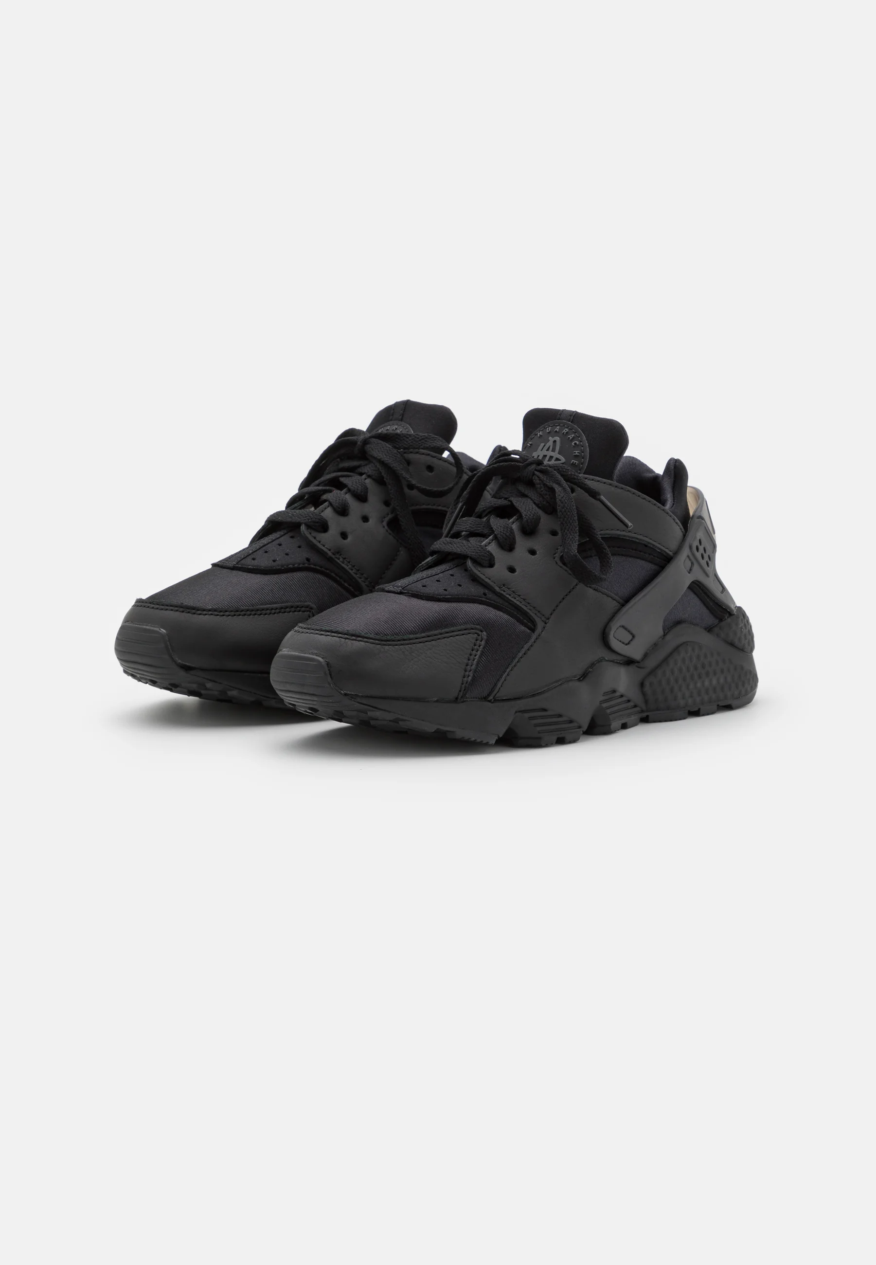 Nike air huarache all black hotsell